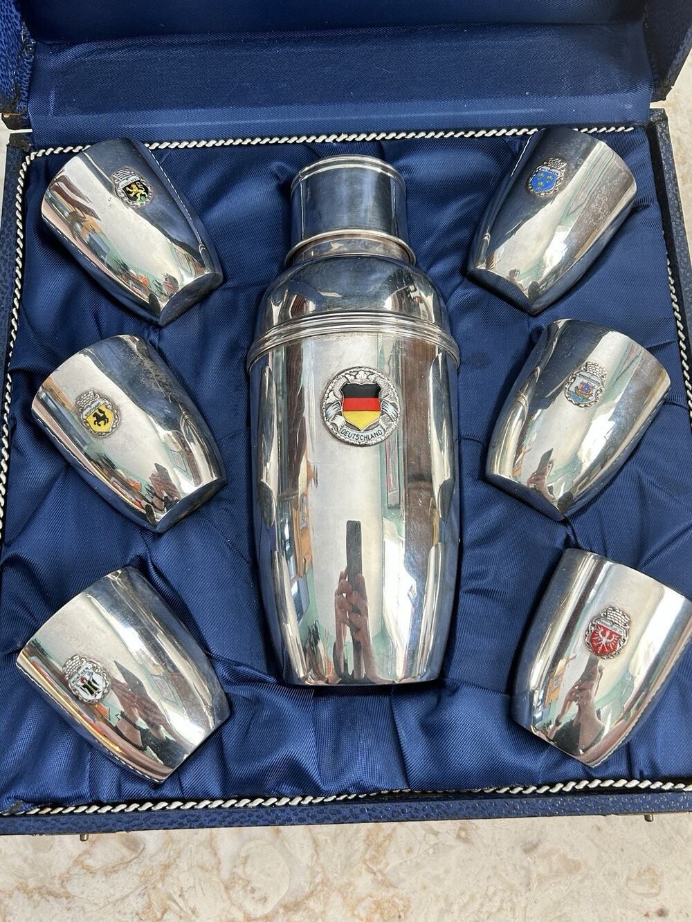 German City Crest Metal Bar Set Silver Cocktail Shaker & 6 Glasses Collectible